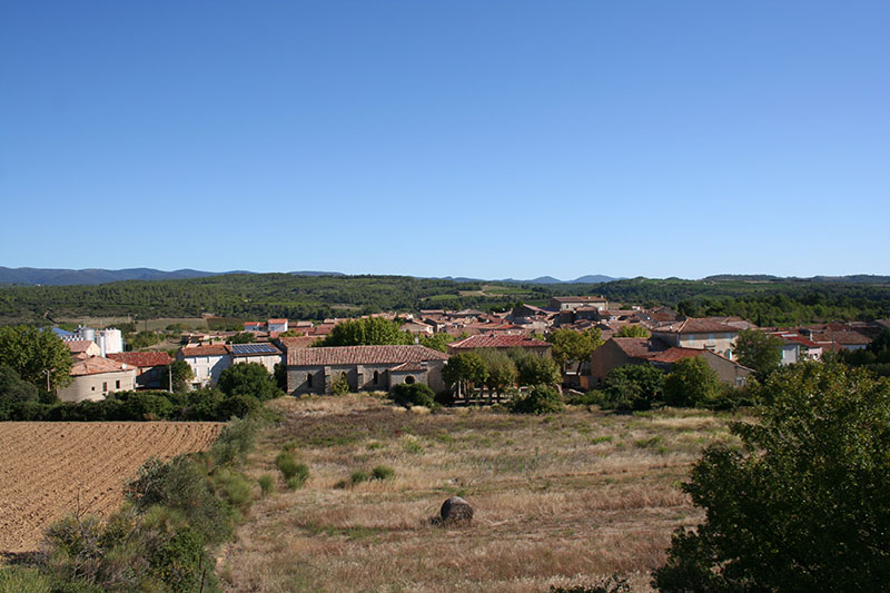 Vue du bourg de la commune de Aigues-Vives