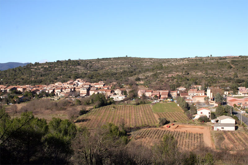 Vue du bourg de la commune de Cazedarnes