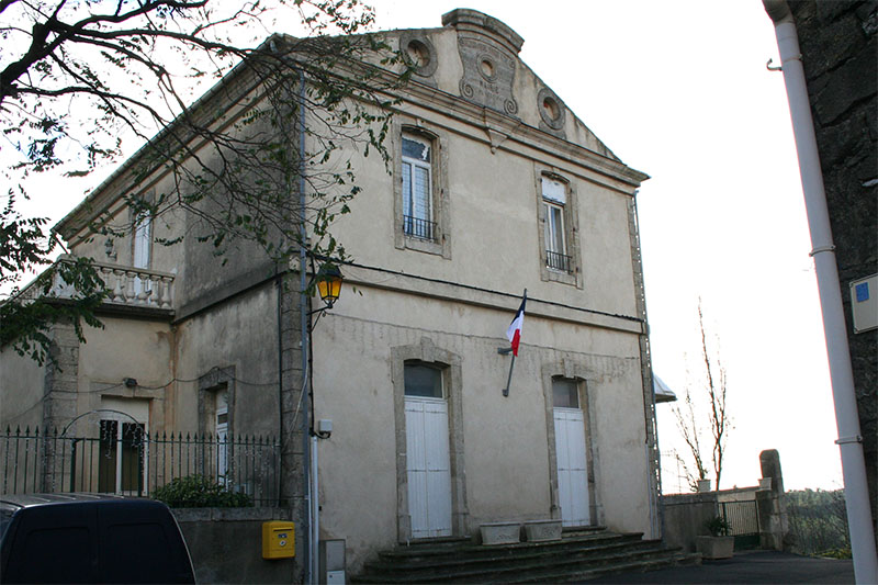 Vue de la Mairie de la commune d'Assignan